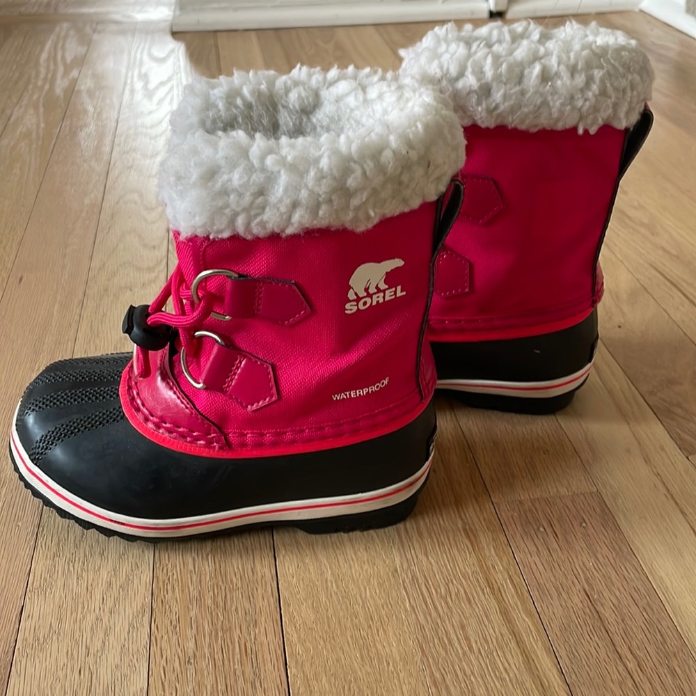 Sorel Waterproof Girls Snow Boots (with box)